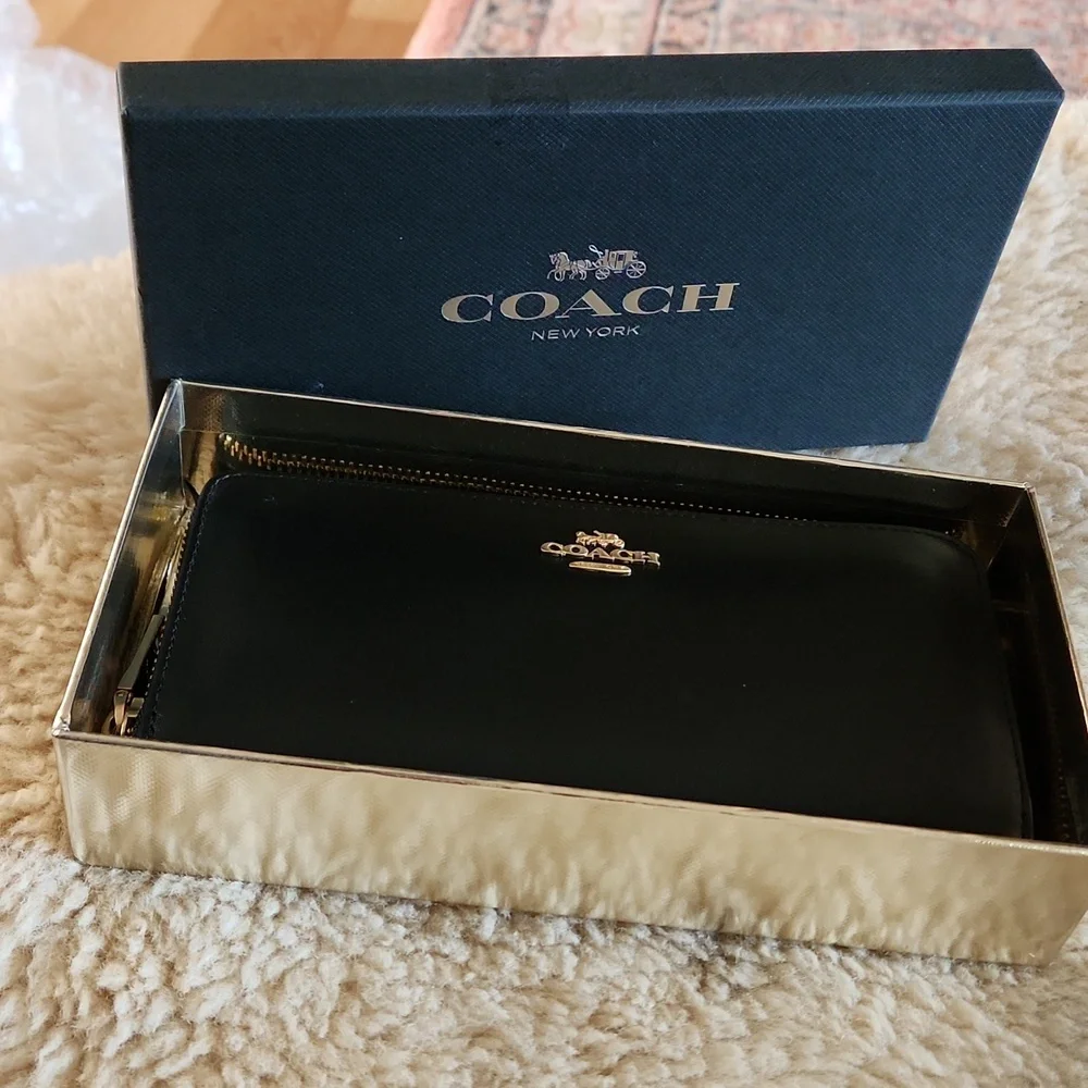 NWT IOB Coach Black Smooth Leather Slim Accordian Zippered Wallet 🖤💛🎁 - Picture 15 of 16